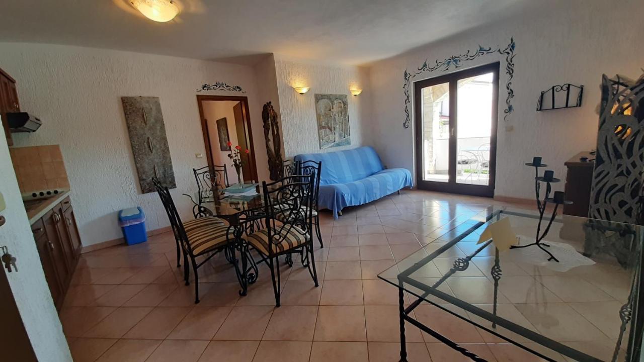 Villa Linet Funtana Bagian luar foto