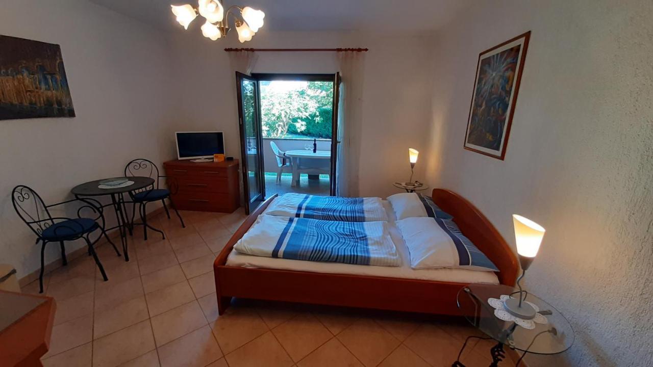 Villa Linet Funtana Bagian luar foto