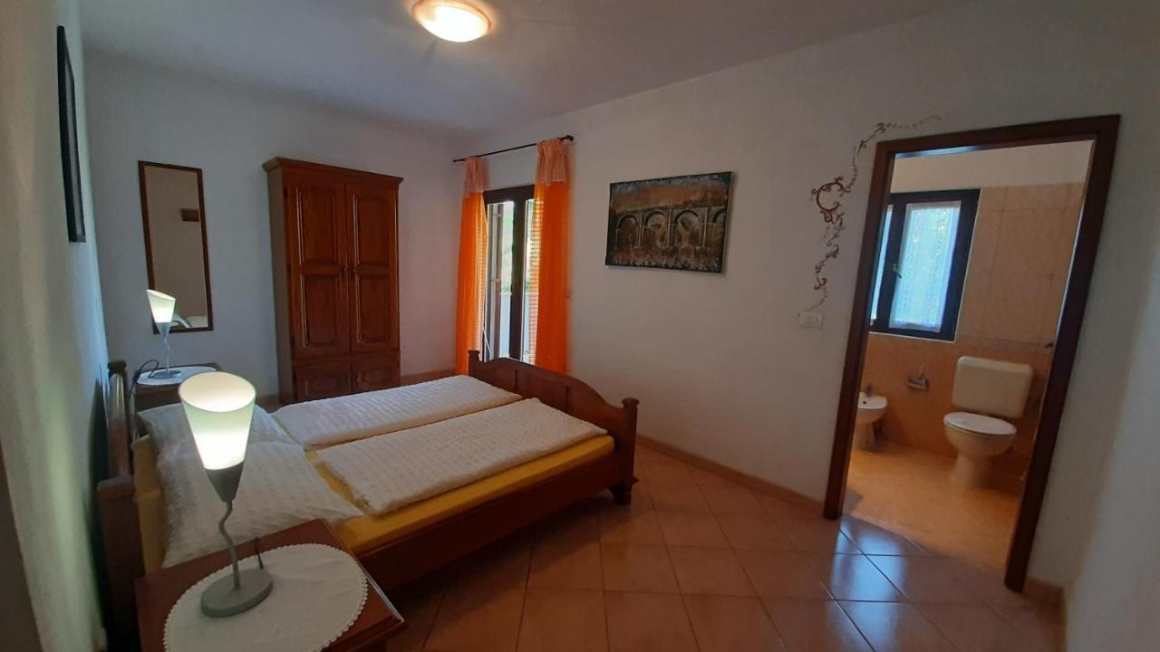 Villa Linet Funtana Bagian luar foto