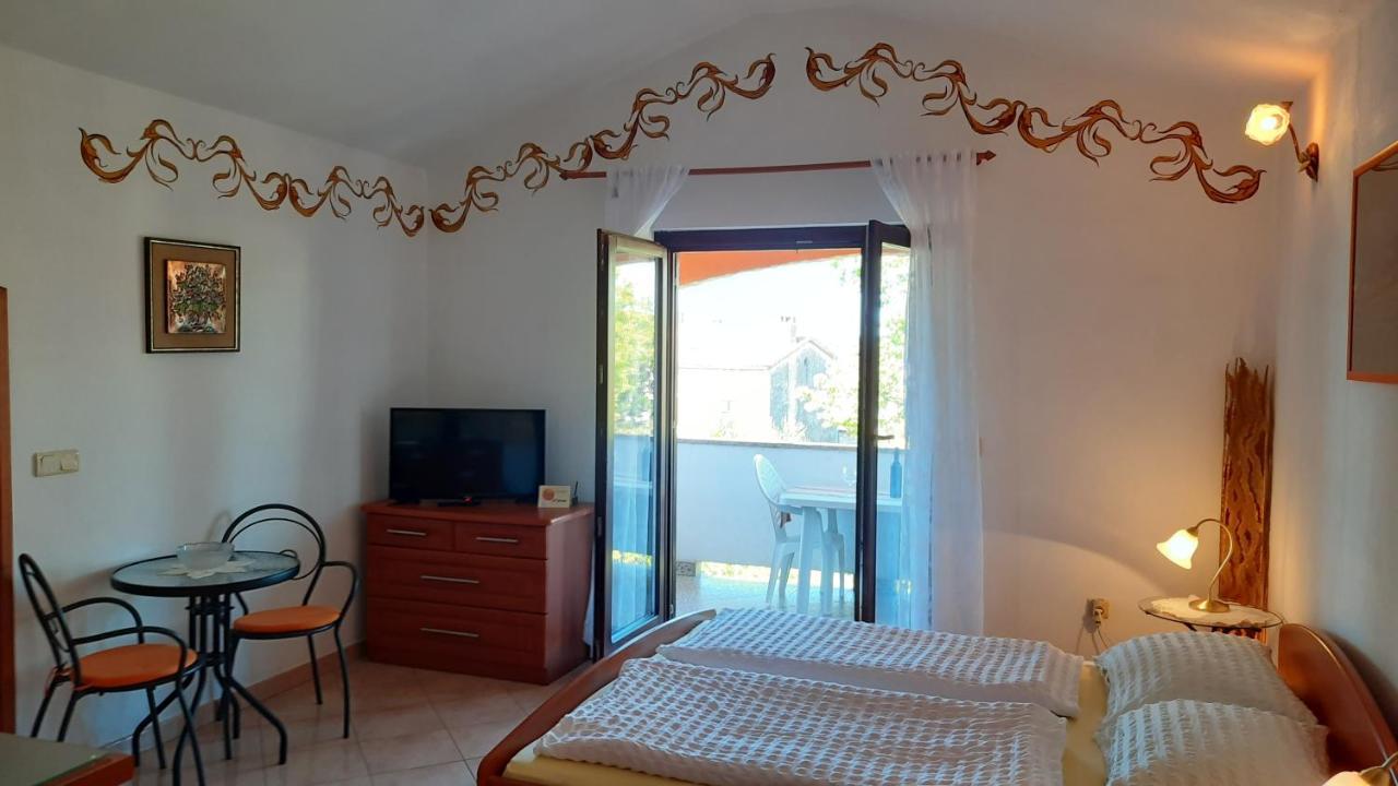 Villa Linet Funtana Bagian luar foto