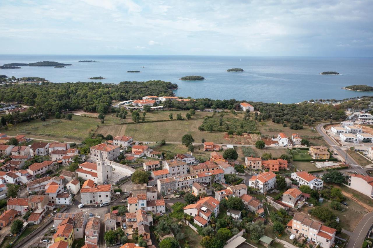 Villa Linet Funtana Bagian luar foto