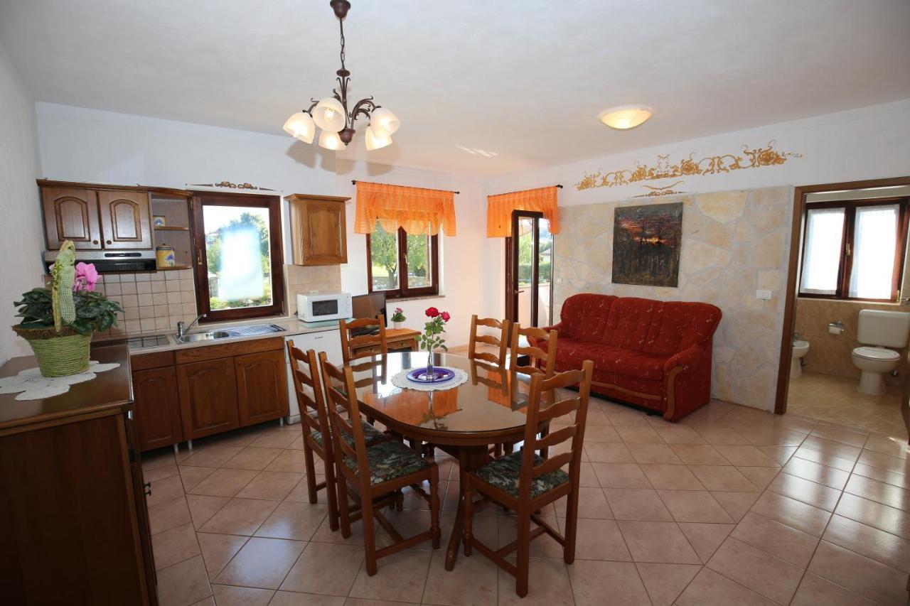 Villa Linet Funtana Bagian luar foto