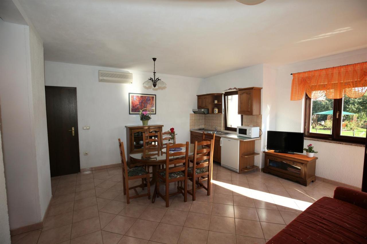 Villa Linet Funtana Bagian luar foto