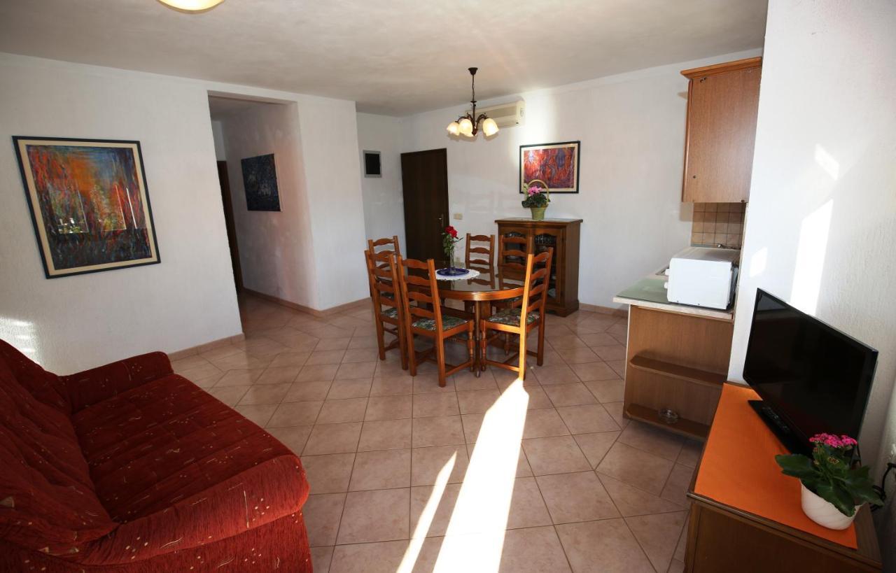 Villa Linet Funtana Bagian luar foto