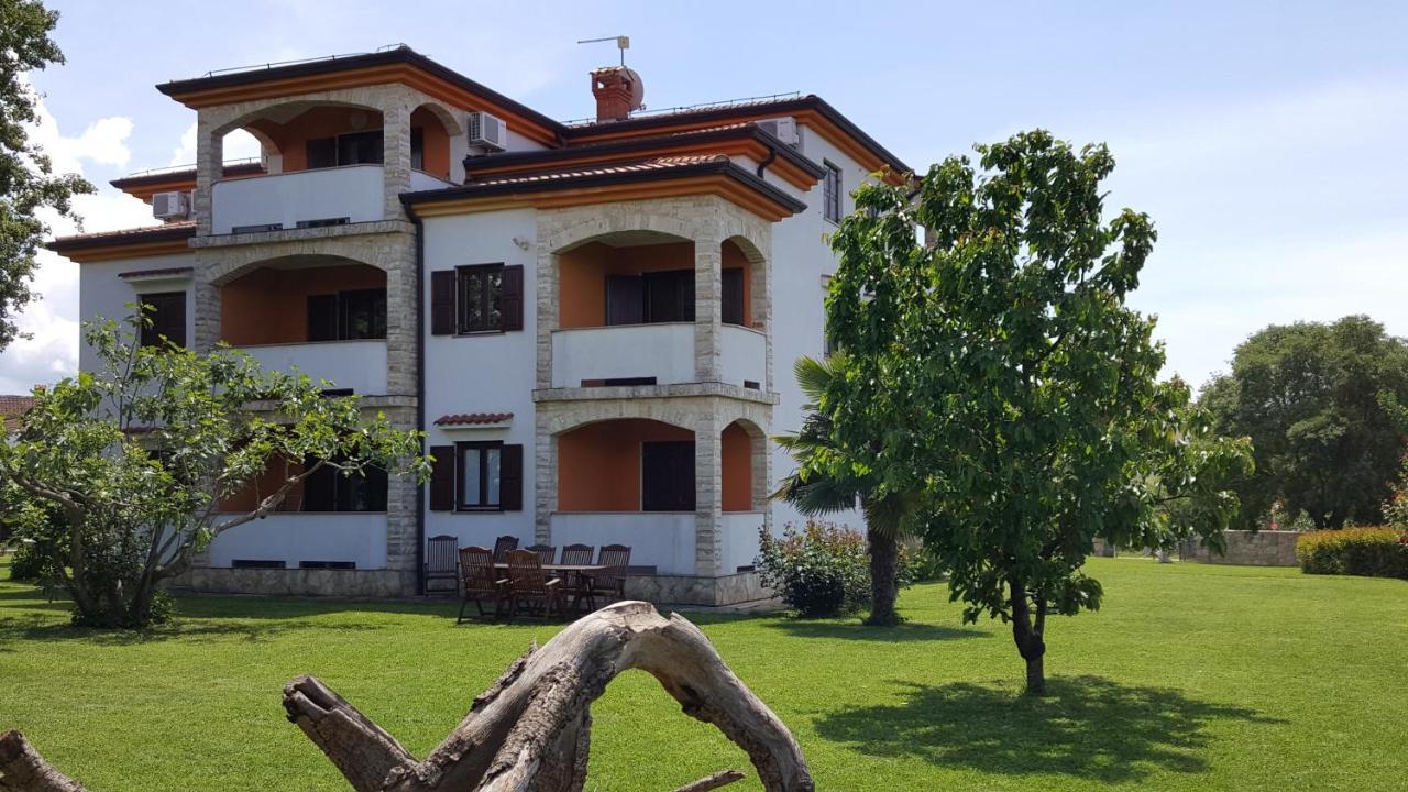 Villa Linet Funtana Bagian luar foto