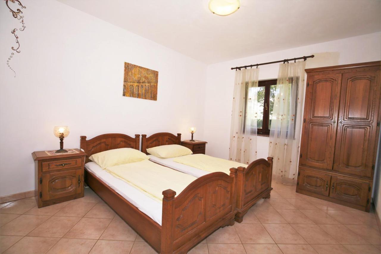 Villa Linet Funtana Bagian luar foto