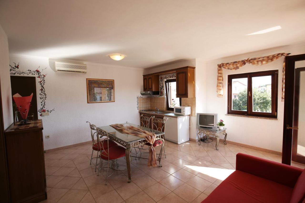 Villa Linet Funtana Bagian luar foto