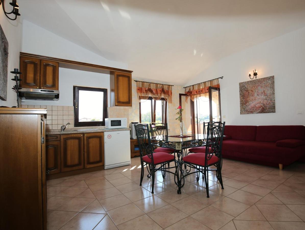 Villa Linet Funtana Bagian luar foto