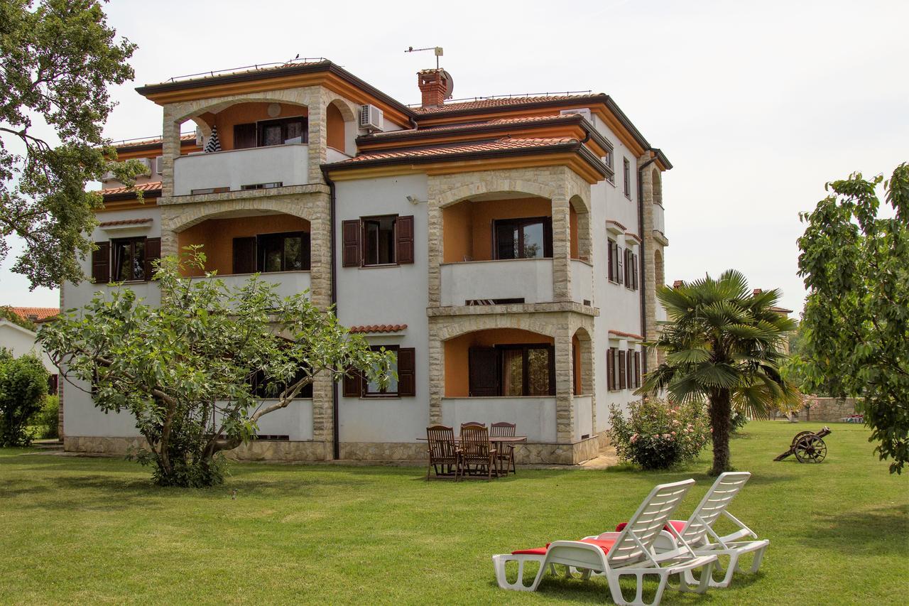 Villa Linet Funtana Bagian luar foto