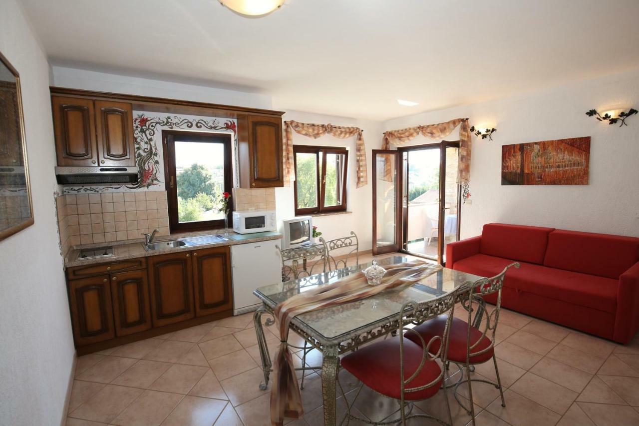 Villa Linet Funtana Bagian luar foto